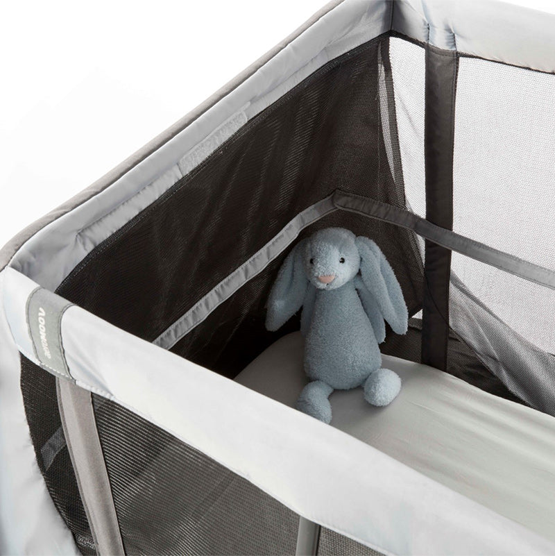 AeroMoov® Prenosna posteljica Grey AeroMoov