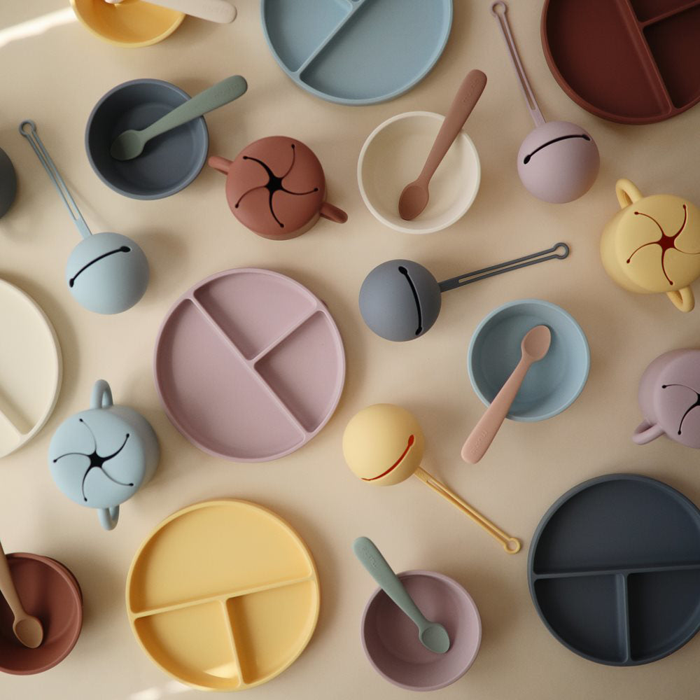 Mushie® Silikonski krožnik z vakumskim dnom Powder Blue Mushie