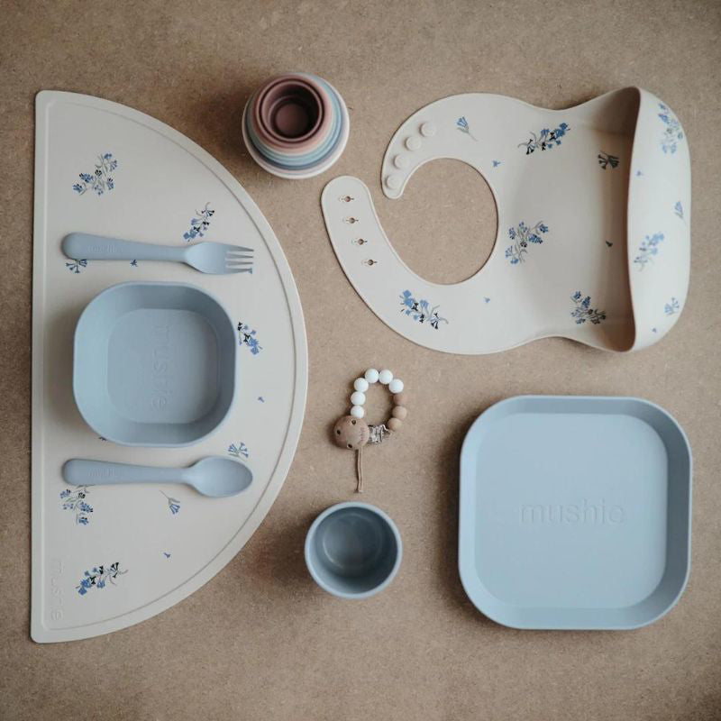 Mushie® Silikonska podloga za hranjenje Lilac Flowers Mushie