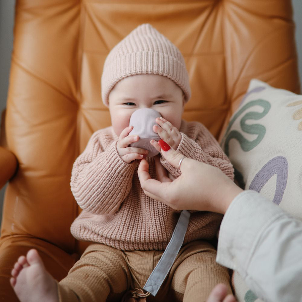 Mushie® Silikonski kozarček MINI Sippy Cup Cambridge Blue Mushie