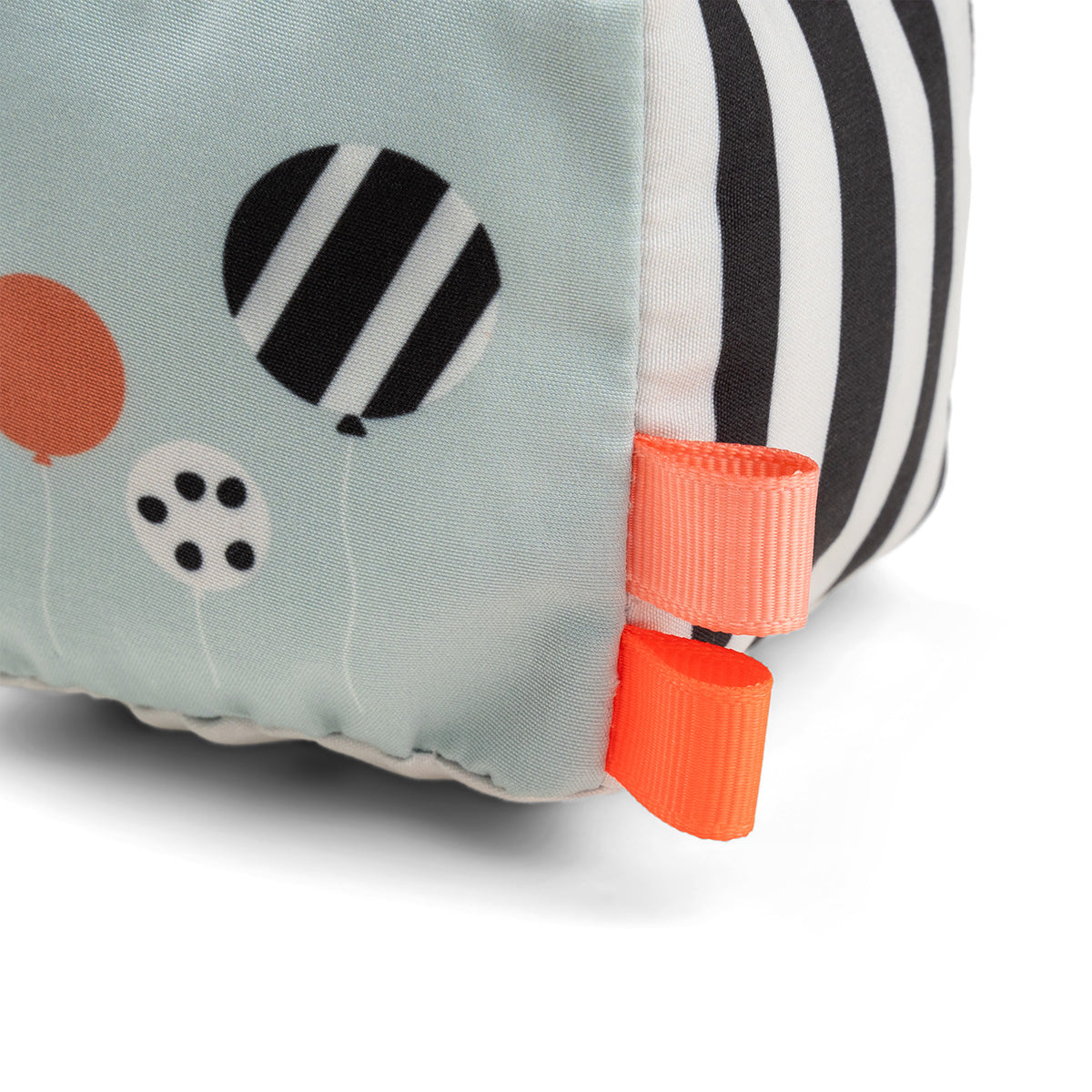 Done by Deer® Senzorična kocka Happy Clouds Colour Mix Done by Deer