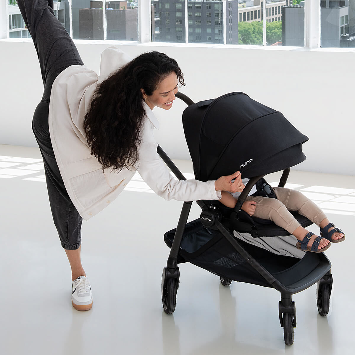 Nuna® Otroški voziček Swiv™ Caviar Nuna