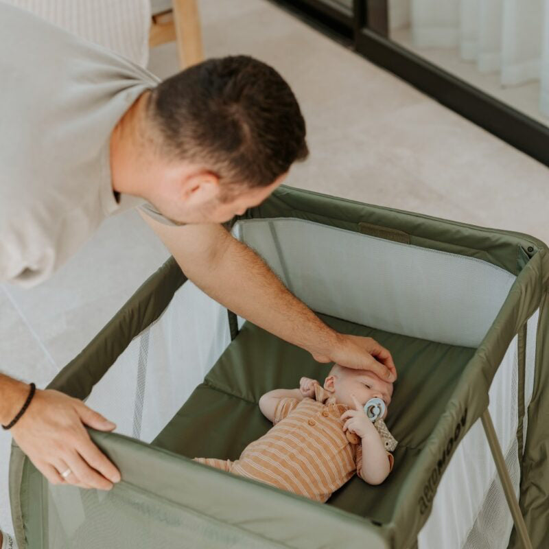 AeroMoov® Prenosna posteljica Green Moss AeroMoov