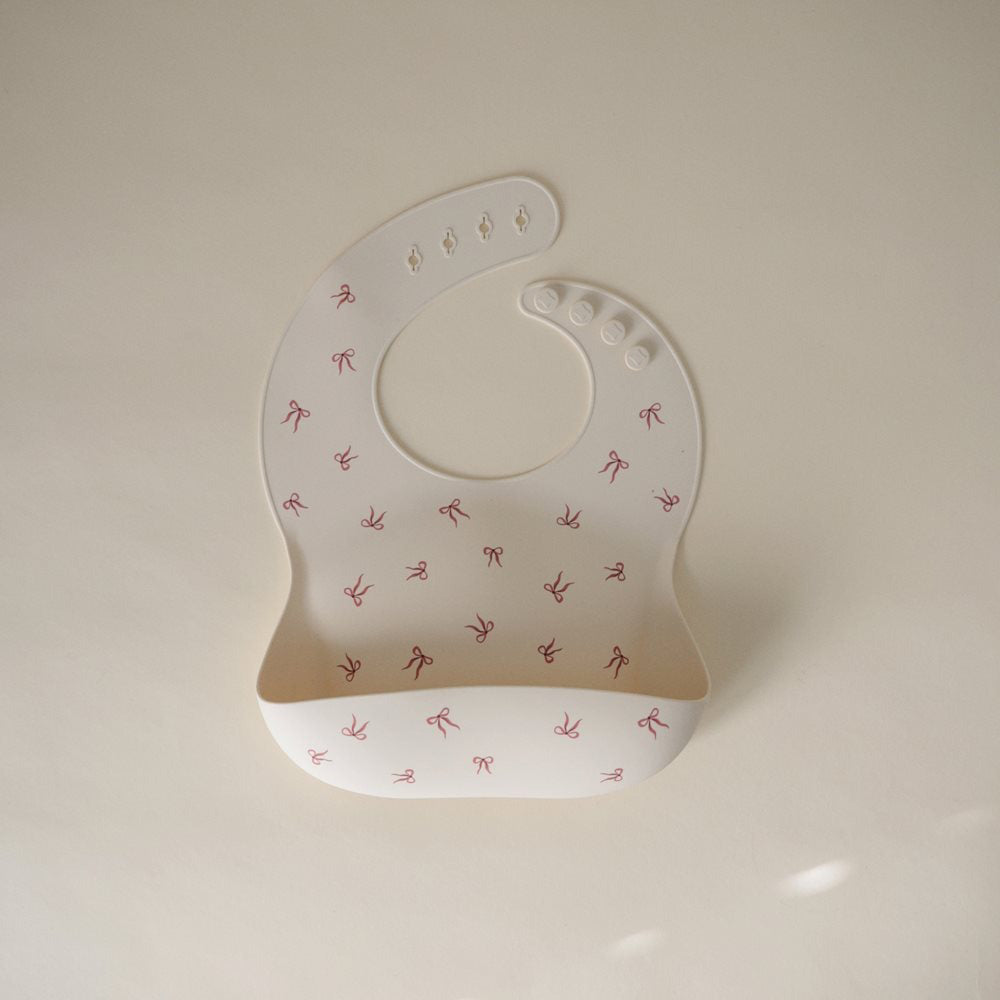 Mushie® Silikonski slinček Bows Mushie