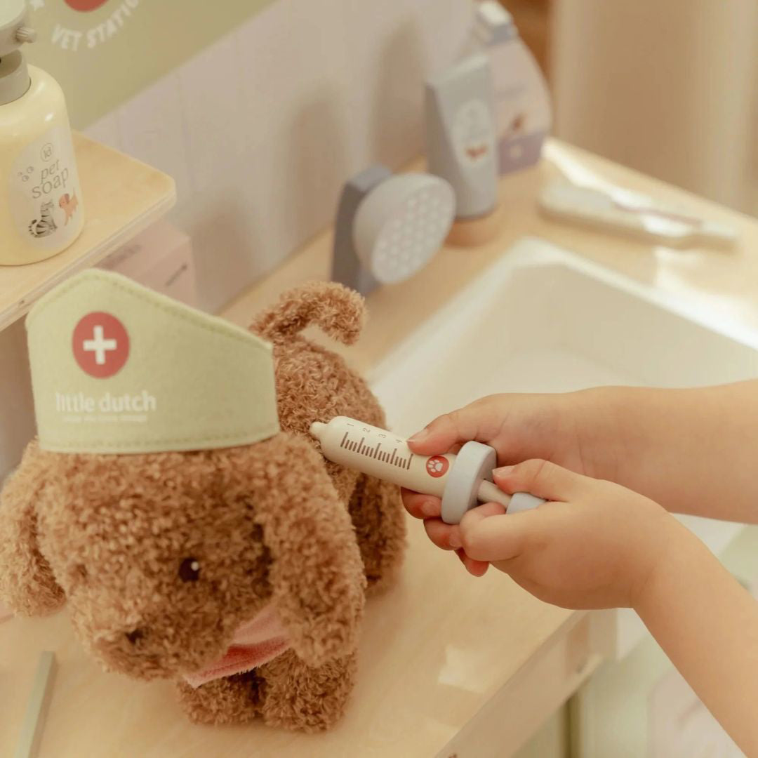 Little Dutch® Plišasti kuža v torbi Jackie Little Dutch