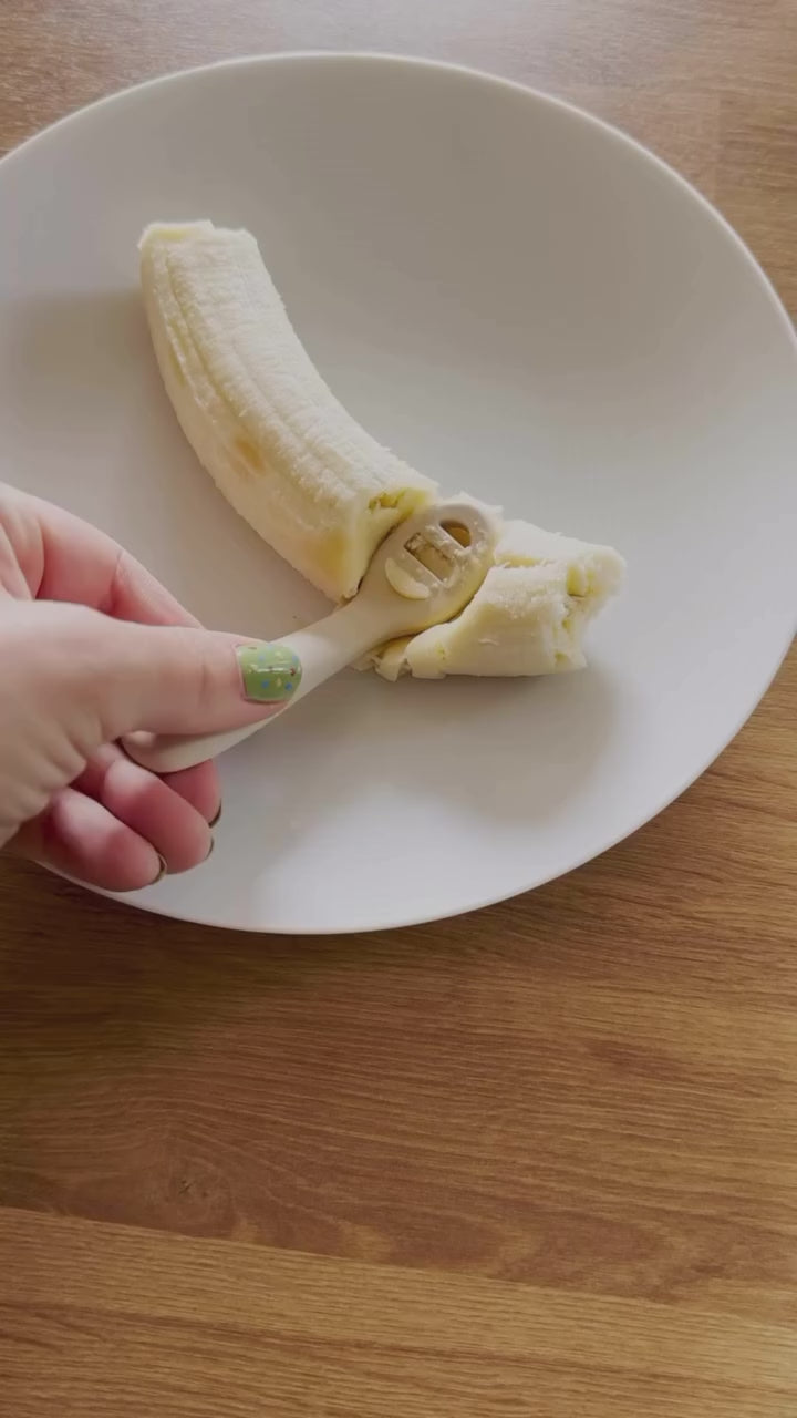 Charger la vidéo : Mushie spoons for introducing solid food