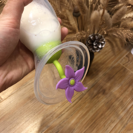 Picture of Haakaa® Silicone Breast Pump Flower Stopper Purple