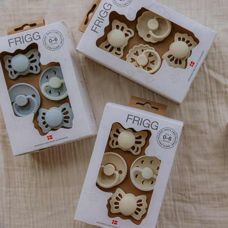 Frigg® Try-It Collection Pacifier 4-pack Floral Heart Cream