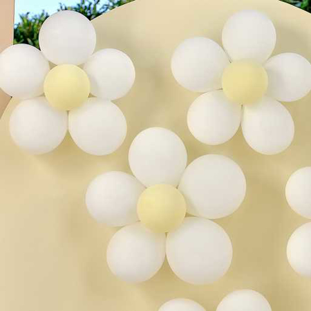 Picture of Ginger Ray® Daisy Balloon Decorations