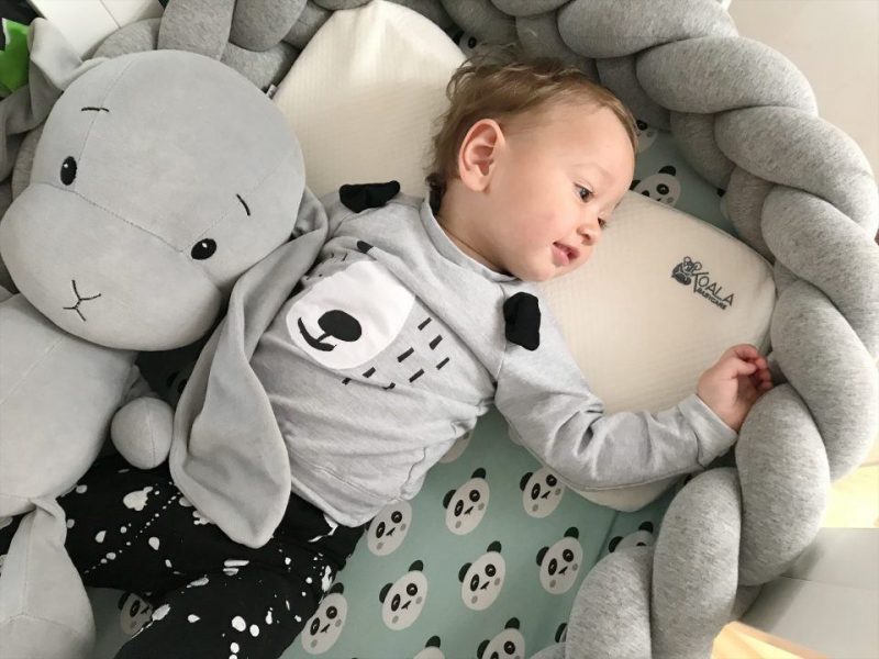 KOALA BABYCARE Plagiocephaly Baby Pillow with Two Removable Pillowcases to  Help Prevent and Treat Flat Head Syndrome in Memory Foam - Koala Perfect